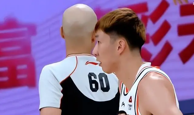篮球规则夺权是什么意思_篮球规则中的夺权_篮球规则夺权犯规