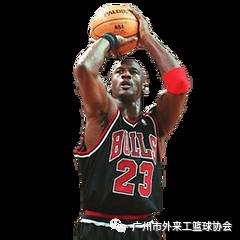 篮球踩线是什么意思_篮球踩线_篮球规则开球踩线