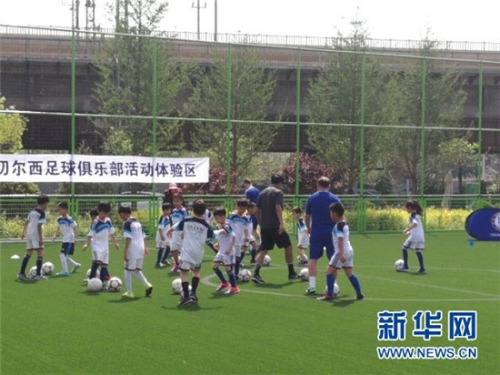 街头足球教程_街头花式足球规则_街头足球操作技巧